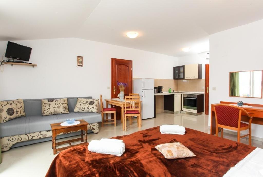 Apartments Ana Lopud ภายนอก รูปภาพ